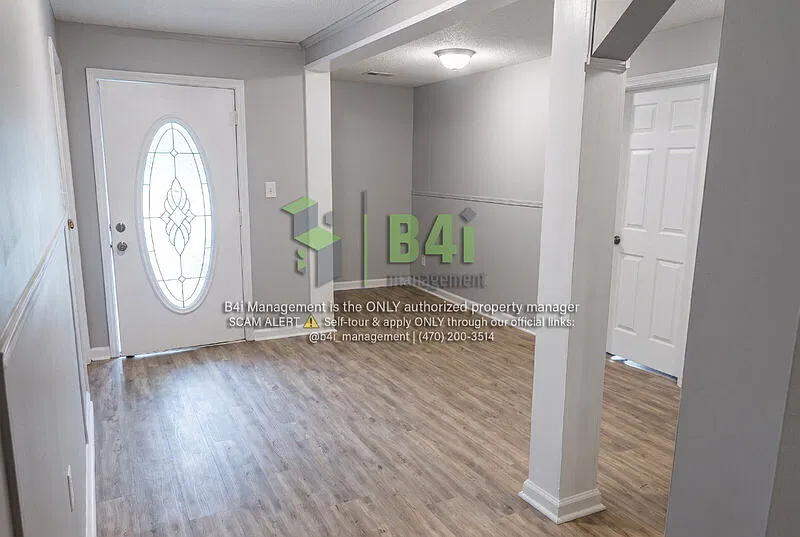 3 bed, 1.0 bath, 960 sqft, $1,000 — Photo 2