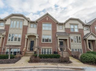 17 Astor Pl, Rocky River, OH 44116