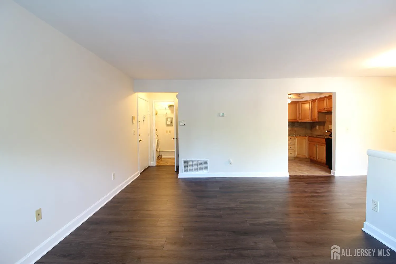 2 bed, 1.0 bath, 936 sqft, $2,350 — Photo 2