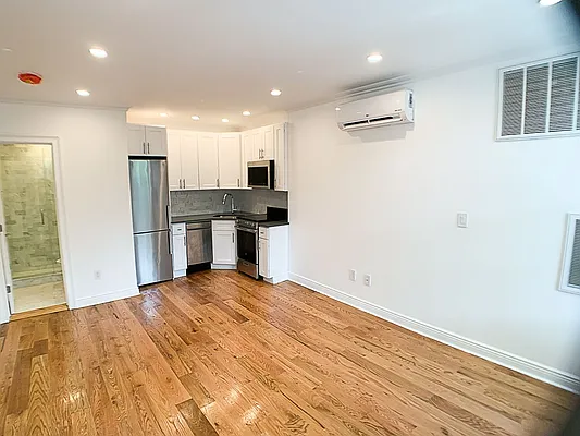 Rented by Francine Realty | media 10