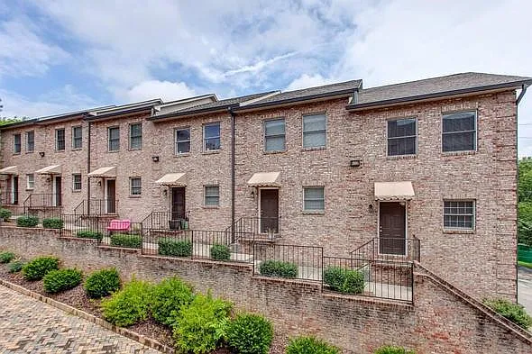 2 bed, 2.5 bath, 1250 sqft, $2,499 — Photo 2
