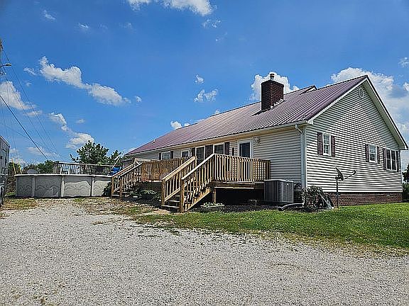 5th image of 1745 Stoney Creek Rd