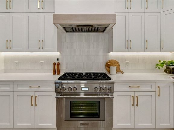 3rd image of 71 Cloverdale Rd #1