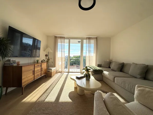 7850 Byron Ave APT 404, Miami Beach, FL 33141