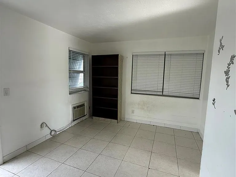 2213 Lincoln St — Photo 6