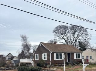 28 Bayberry Ln, Groton, CT 06340