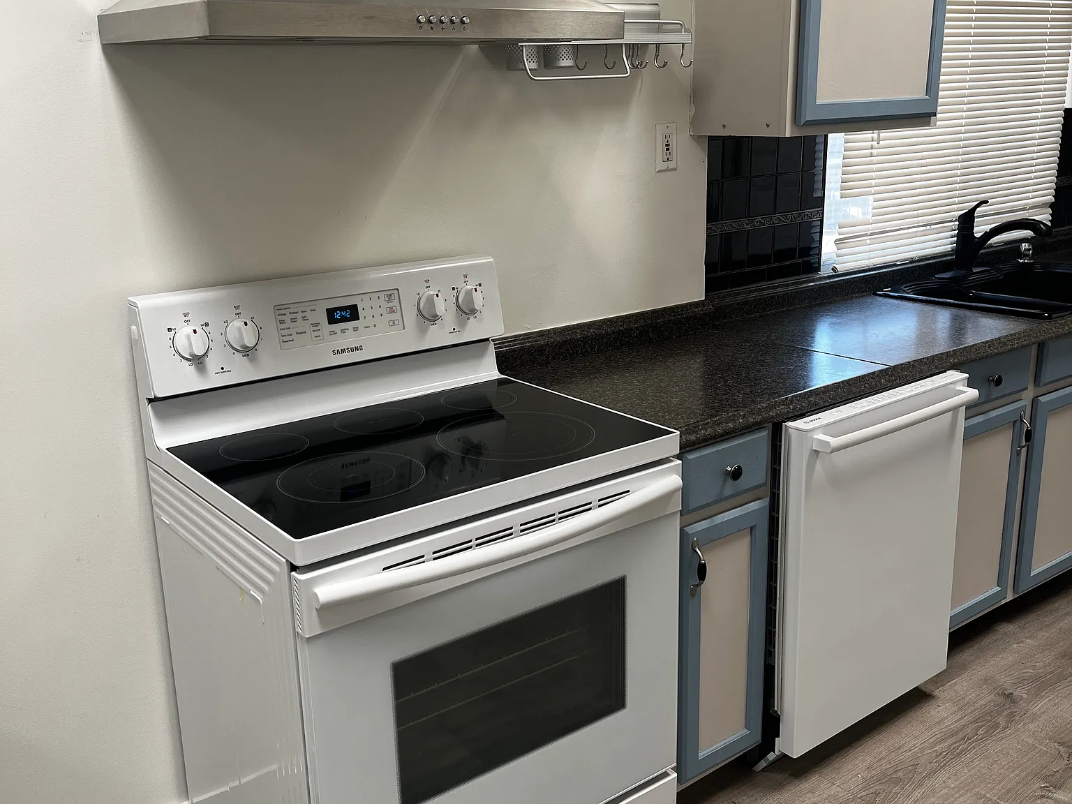 1 bed, 1000 sqft, $1,800 — Photo 4