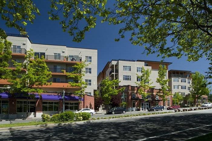 Just 6 blocks to the waterfront and DT shops/restaurants