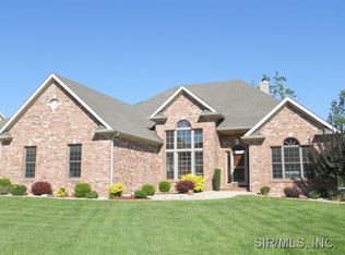 1708 Aster Ln, Godfrey, IL 62035