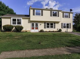 5815 Clarkson Dr, East Petersburg, PA 17520