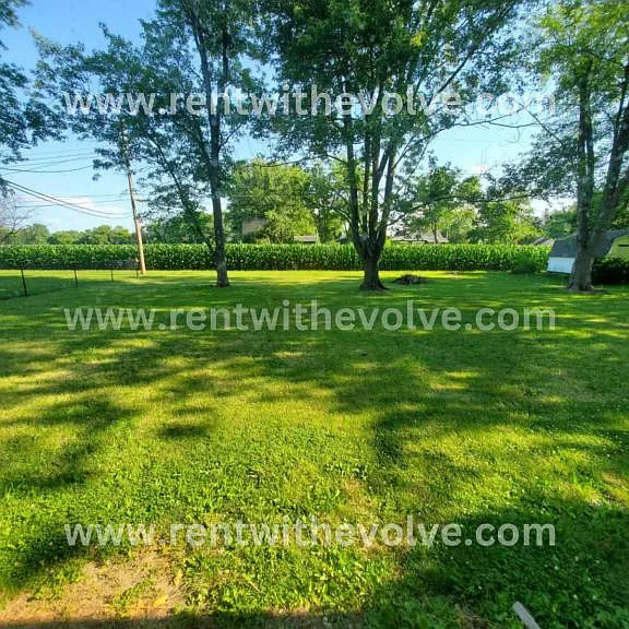 211 W Walnut St — Photo 2