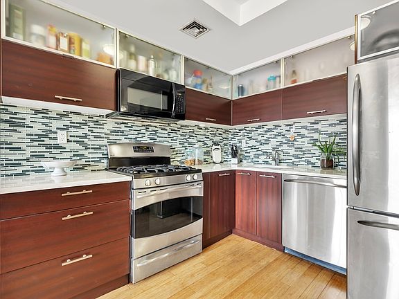 4th image of 353 E 104th St APT 8C