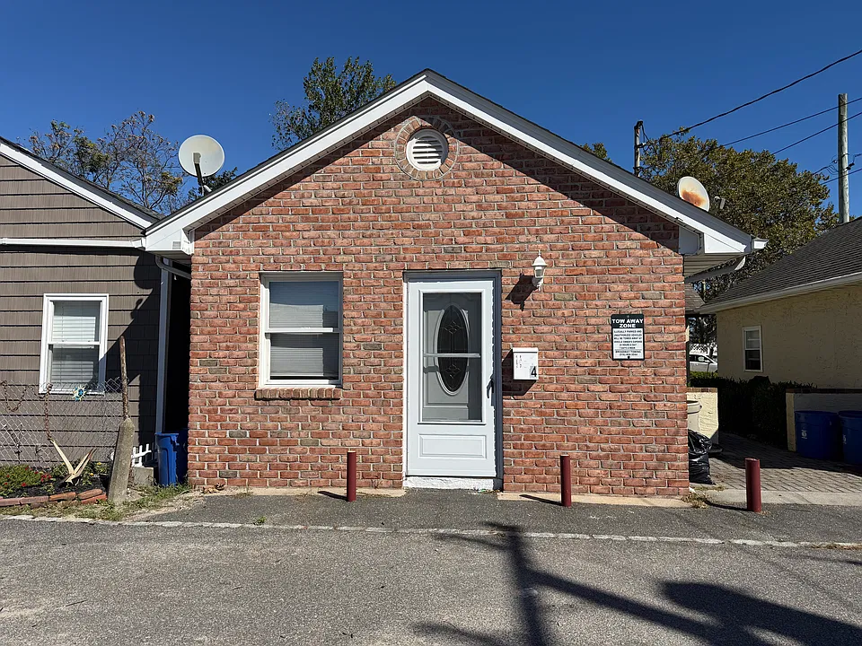 355 Bayville Ave
