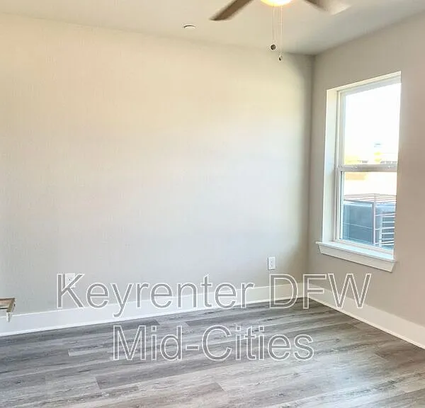 1427 Pearson St — Photo 4