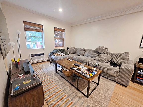 3rd image of 190 Meserole Ave APT 2F