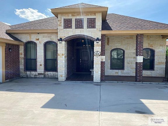 2nd image of 2805 Sabal Palm Dr