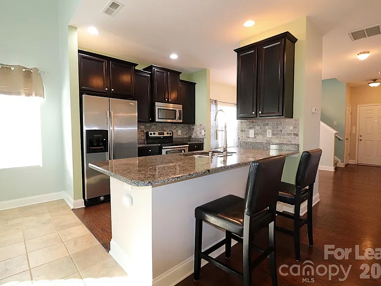 2090 Shady Pond Dr — Photo 2