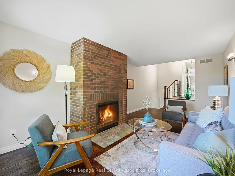 1308 Valerie Cres — Photo 17