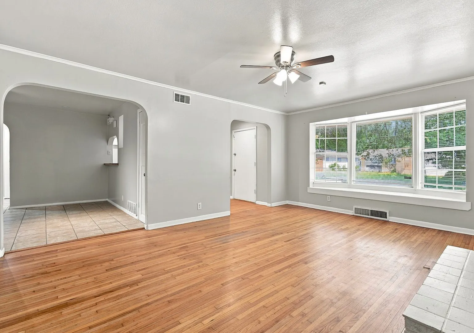 3 Bed 2 Bath Midtown Tulsa - Move-in Ready! — Photo 4