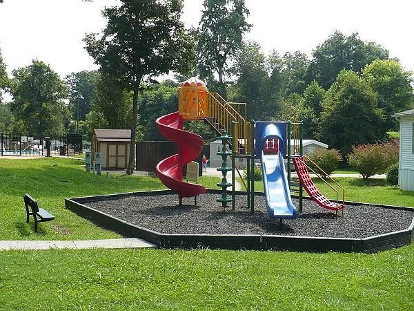 Farragut Park — Photo 24