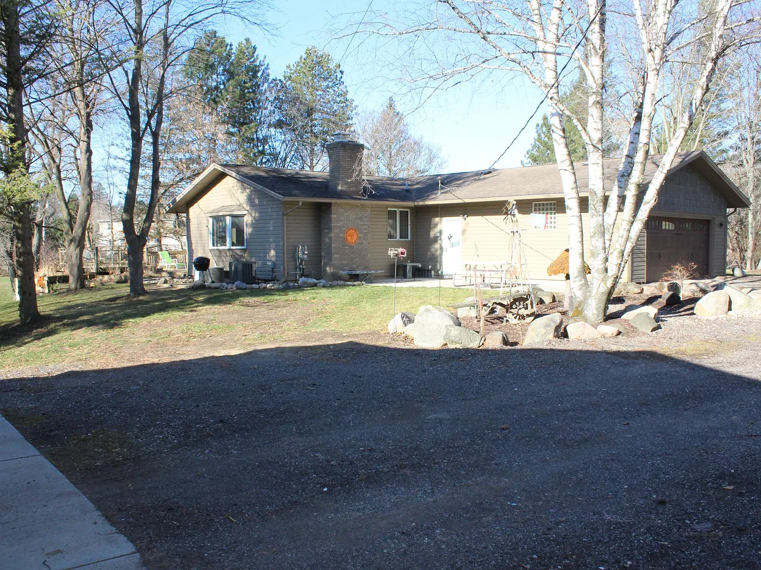 4 bed, 2800 sqft, $3,200 — Photo 3