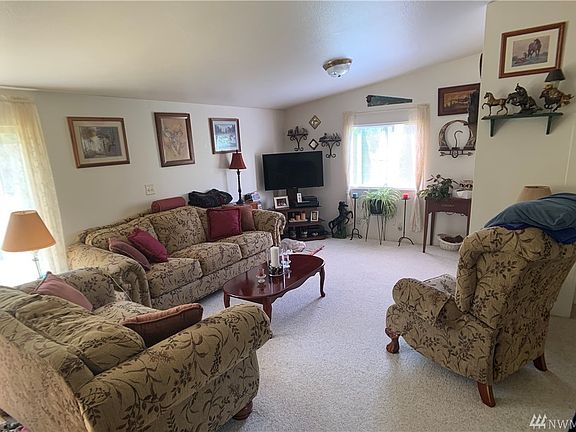 3rd image of 401 SE Park St