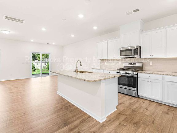 4th image of 2853 Yeager Dr NW