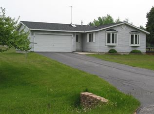 672 Corbridge Rd, Gulliver, MI 49840