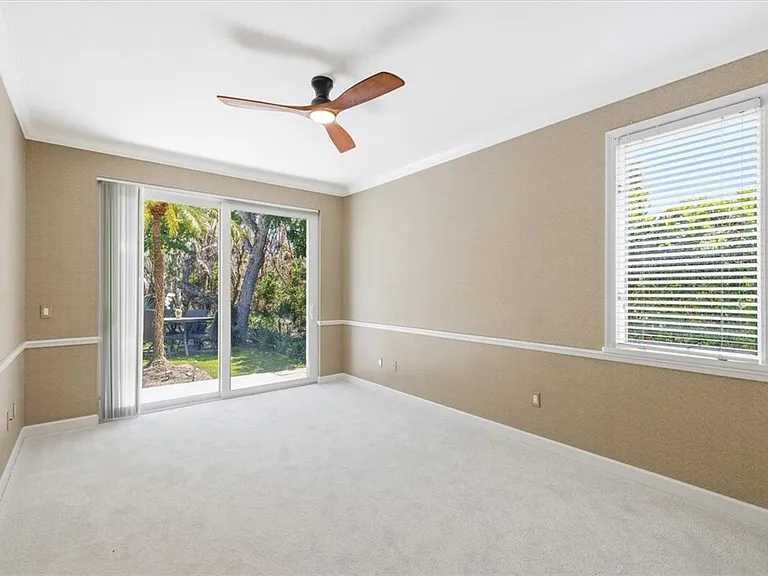 120 N White Jewel Ct — Photo 2