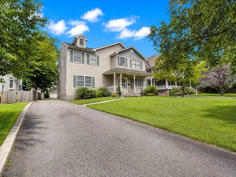 5 bed, 3.5 bath, 3116 sqft, $9,000 — Photo 2