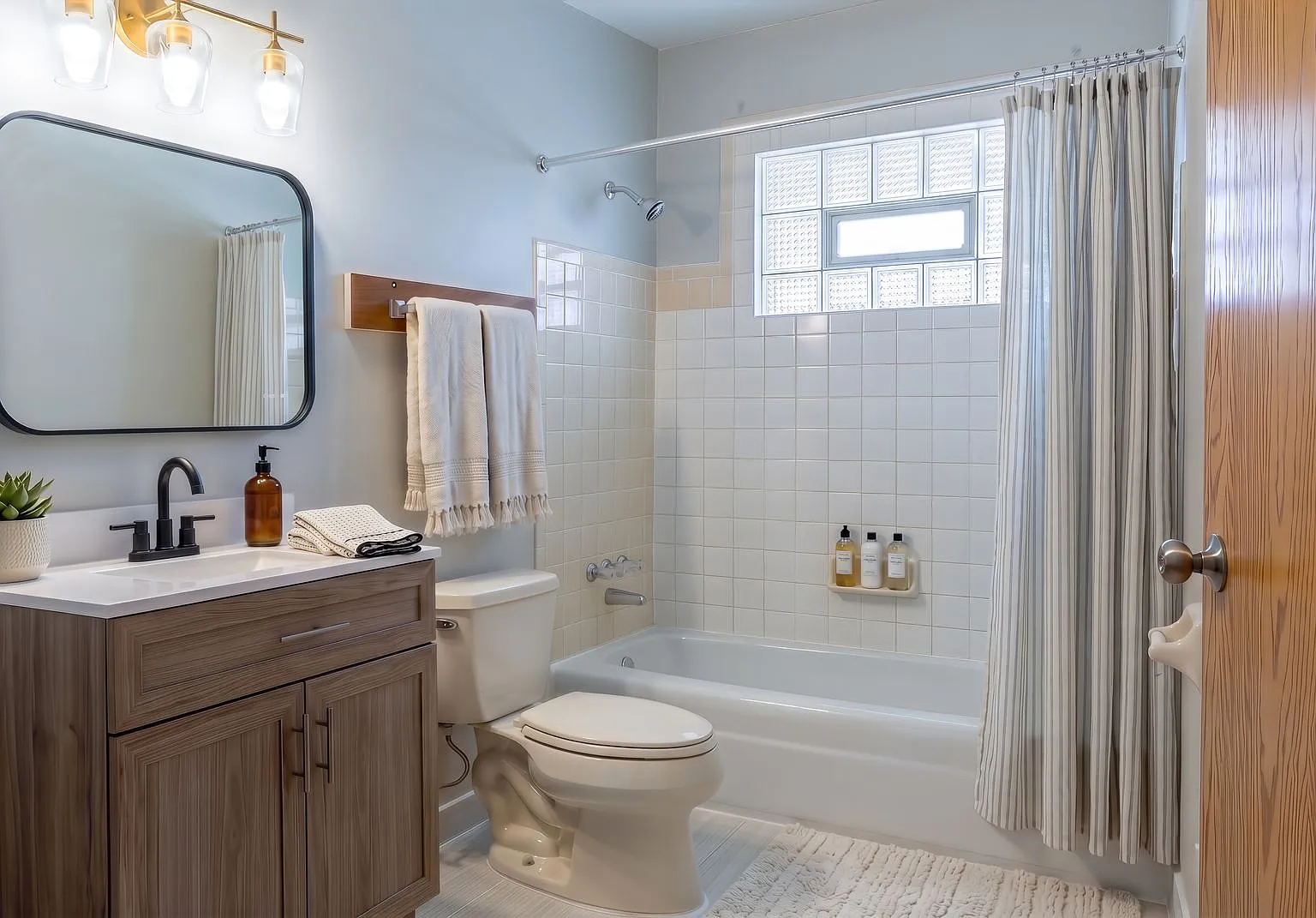 325 Sentinel Dr — Photo 3