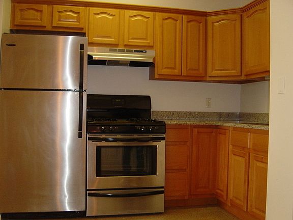 5th image of 229 E 35th St APT 3A