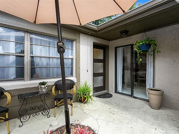 4th image of 431 Meadowood Blvd