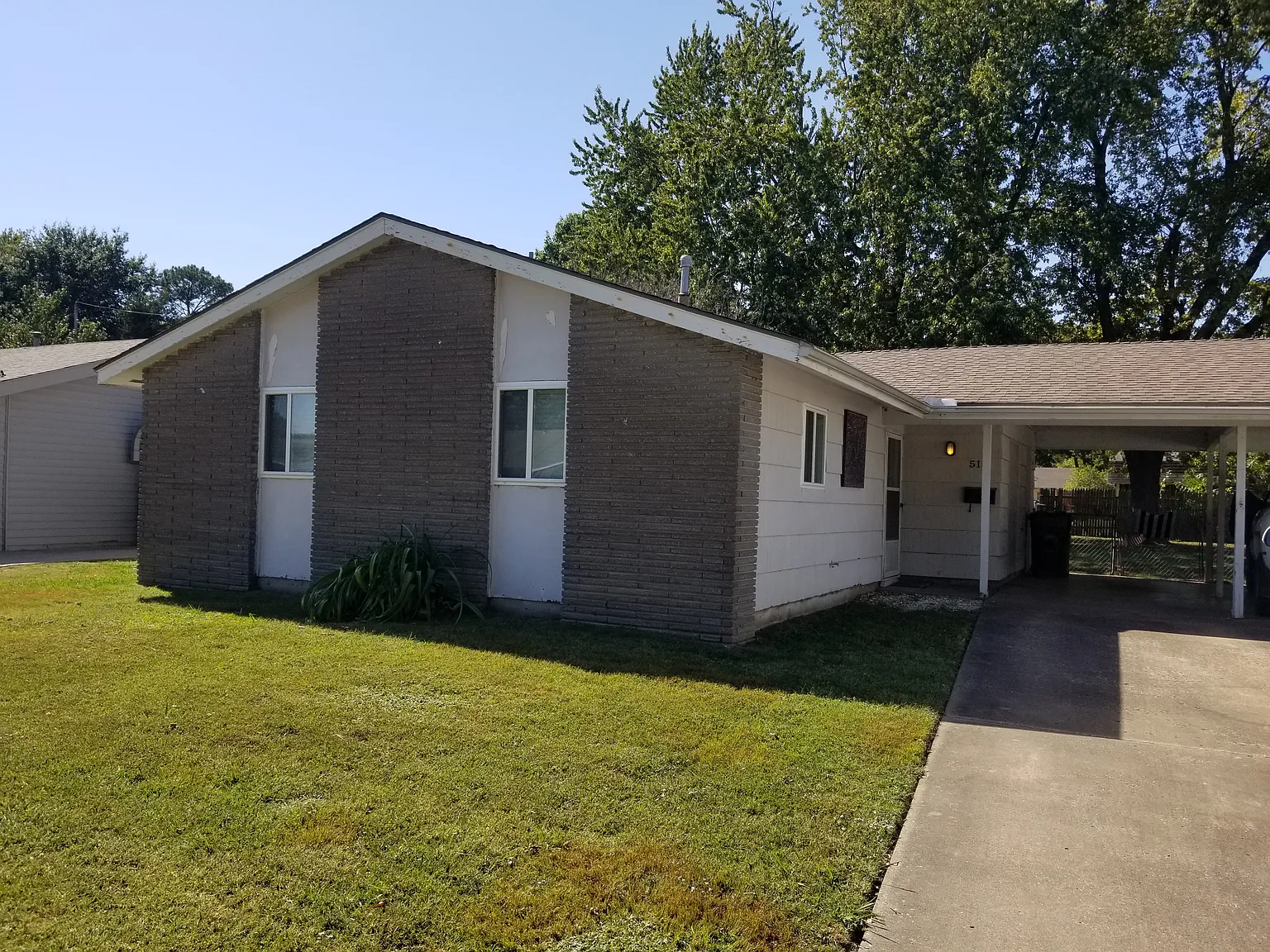 3 bed, 1.5 bath, 1200 sqft, $1,100 — Photo 1