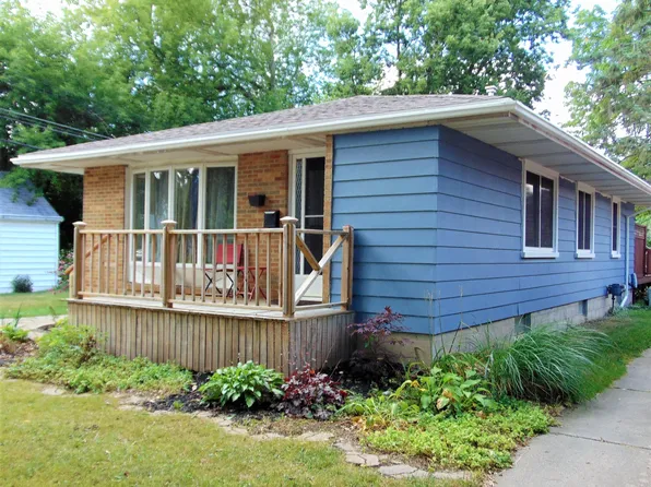 1015 Parkdale St, Lansing, MI 48910