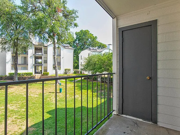 Villas on Rosemeade West — Photo 11