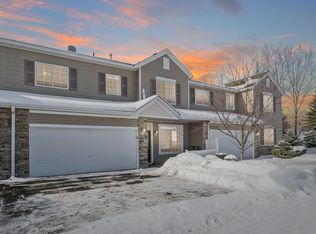 1792 Prescott Ct, Chaska, MN 55318