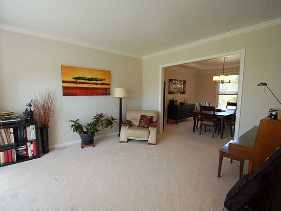 3rd image of 6572 Estate Ln
