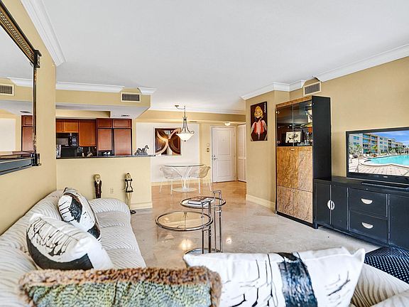 5th image of 99 SE Mizner Boulevard #802