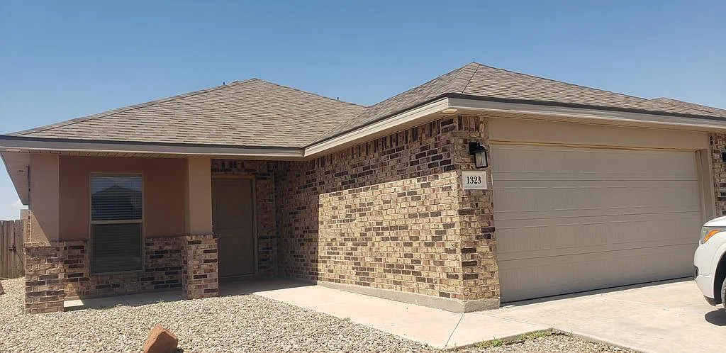 3 bed, 2.0 bath, 1594 sqft, $2,400 — Photo 1