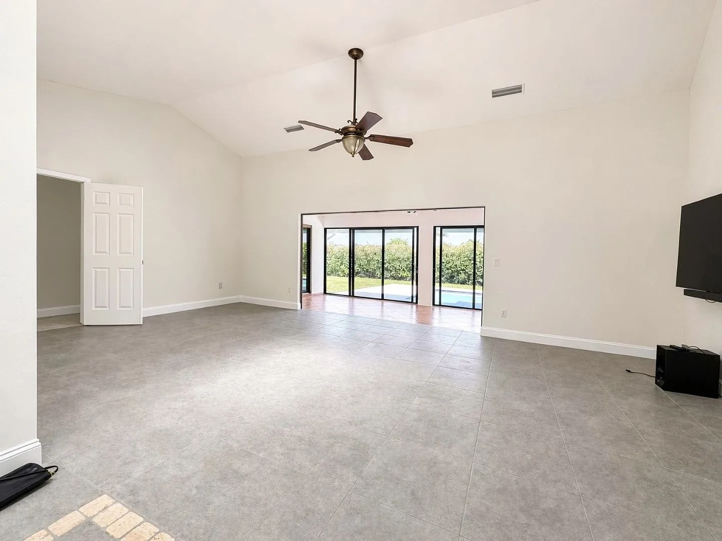 Rental Home With Private Pool | 3 Bedrooms | Pet-Friendly | Prime Naples Location — Photo 4