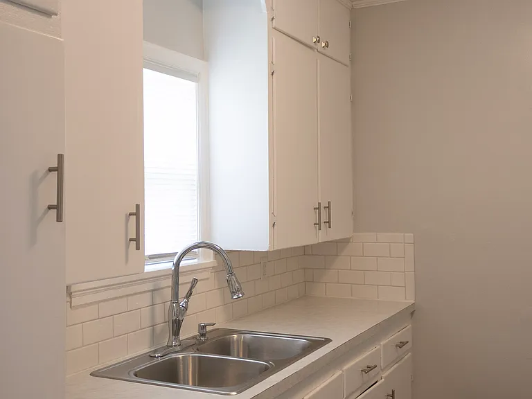 4406 Center St — Photo 4