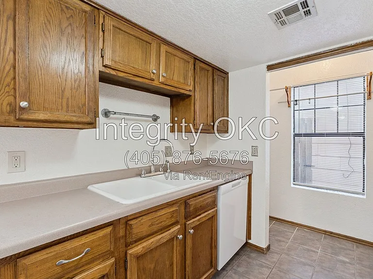 413 Manner Park Ave — Photo 8