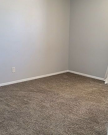 5th image of 1070 Jasmine Dr