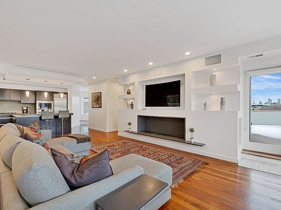 2nd image of 1514 W Thomas St #Penthouse
