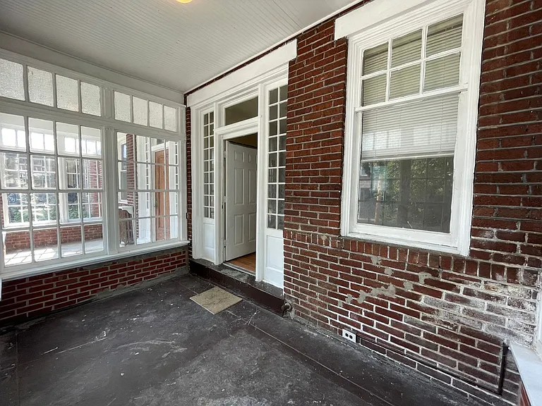 2322 Penn St — Photo 6