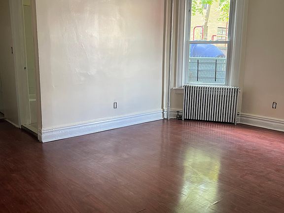 5th image of 7 Jones Pl #1N