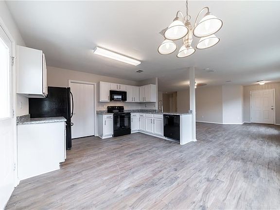 5th image of 2505 Pecan Dr