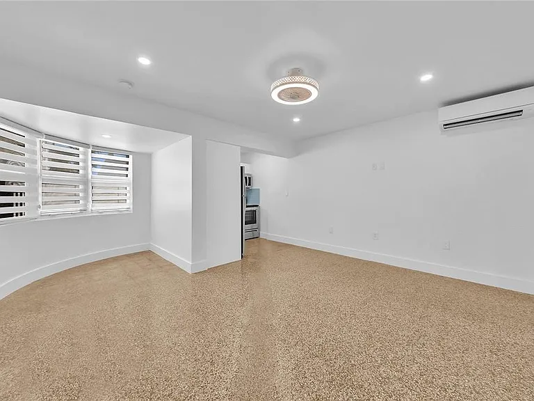 5122 NE 19th Ave #3 — Photo 4