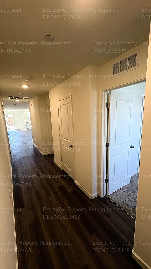 New construction 4 bedroom 3 bathroom home with split floor plan — Photo 4